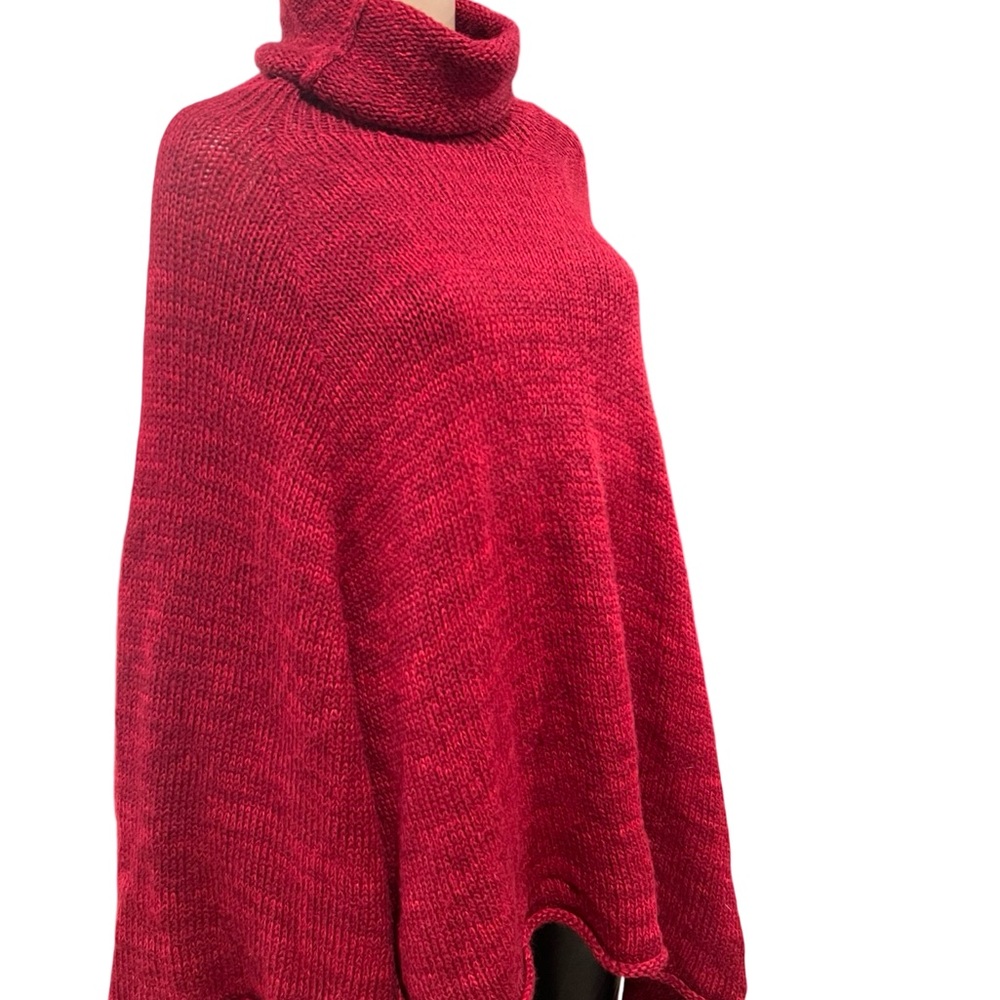 Beautiful knit poncho - Picture 7 of 8